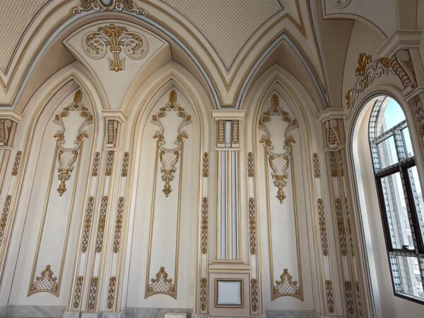 تعتيق الديكورات الجبسية المزخرفة