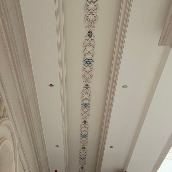 أعمال التعتيق للديكورات الجبسية المزخرفة